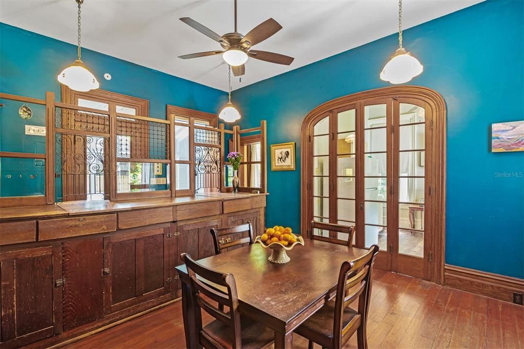 Active With Contract: $524,600 (4 beds, 2 baths, 2779 Square Feet)