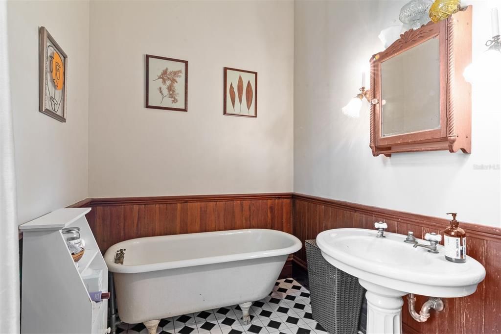 Active With Contract: $524,600 (4 beds, 2 baths, 2779 Square Feet)