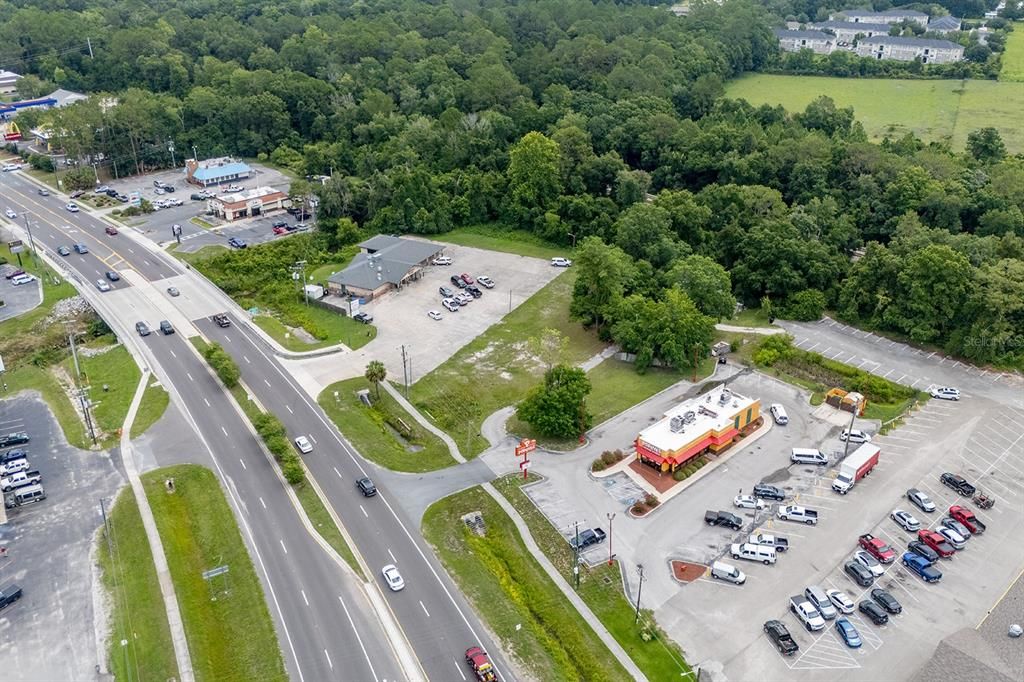 待售: $500,000 (1.44 acres)