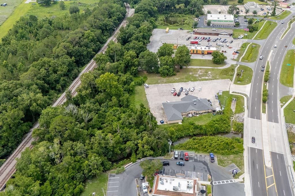 待售: $500,000 (1.44 acres)