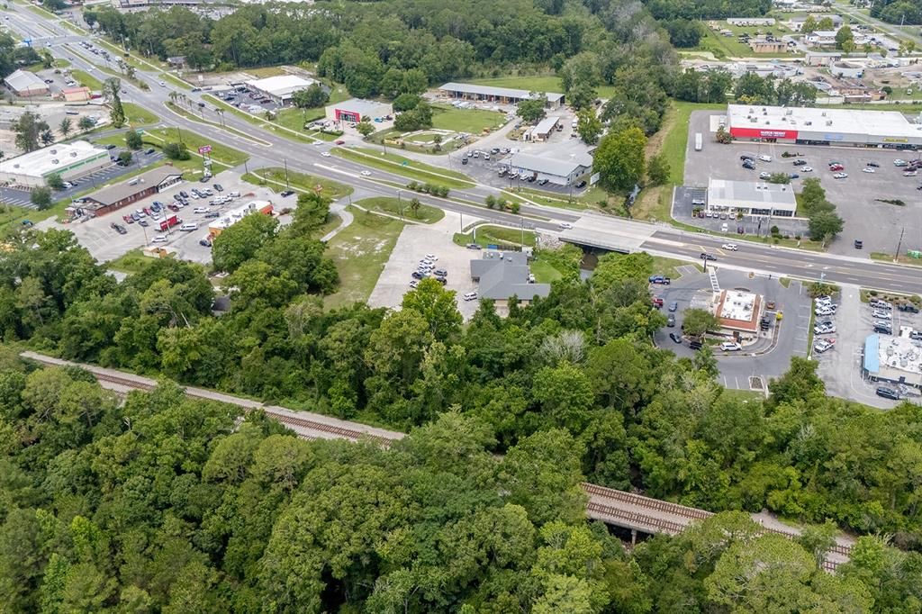 待售: $500,000 (1.44 acres)