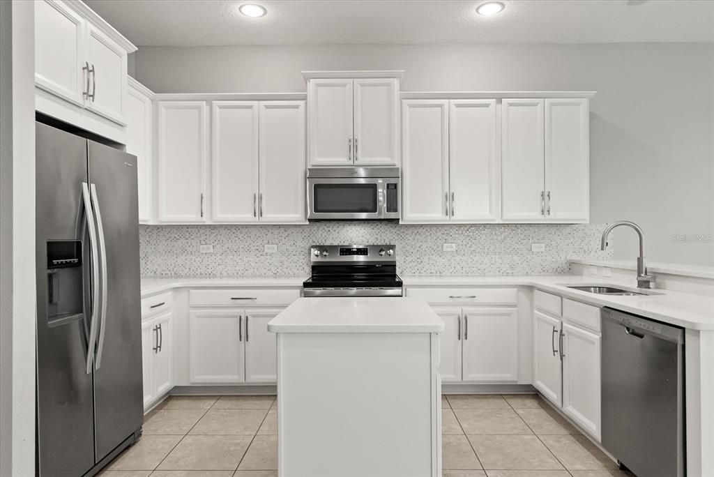 合同活跃: $499,999 (3 贝兹, 2 浴室, 2154 平方英尺)