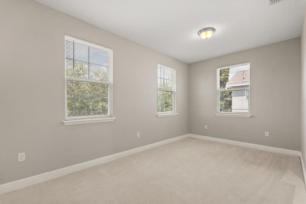 合同活跃: $499,999 (3 贝兹, 2 浴室, 2154 平方英尺)