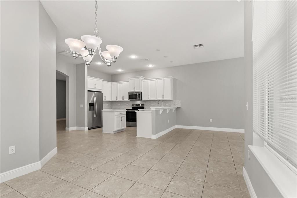 合同活跃: $499,999 (3 贝兹, 2 浴室, 2154 平方英尺)