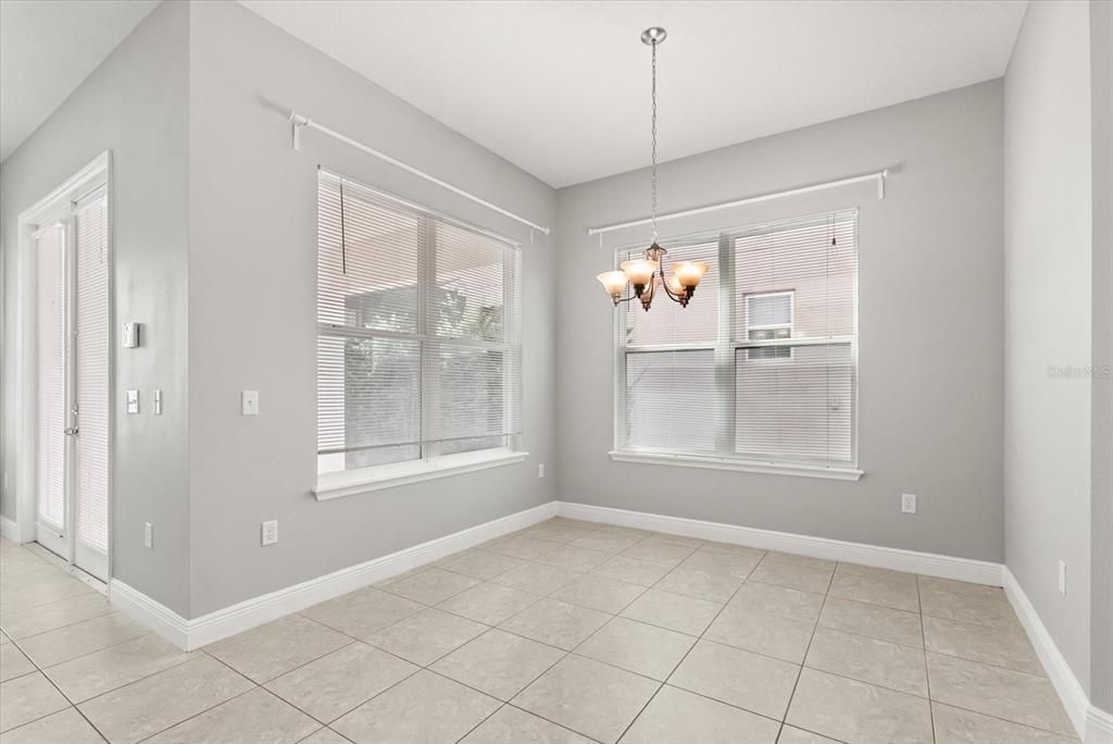 合同活跃: $499,999 (3 贝兹, 2 浴室, 2154 平方英尺)