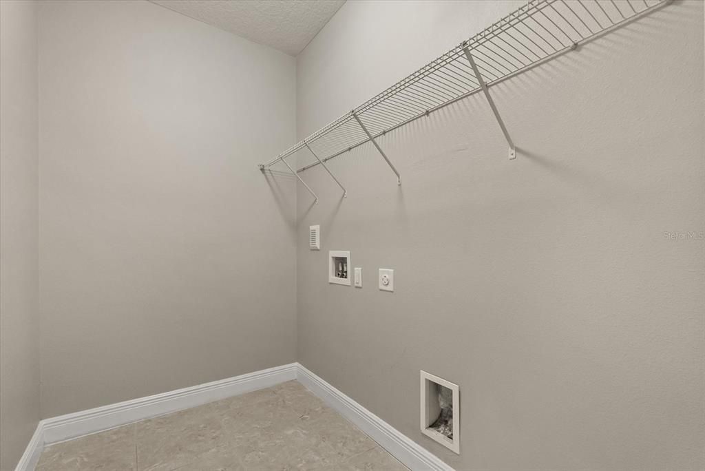 合同活跃: $499,999 (3 贝兹, 2 浴室, 2154 平方英尺)