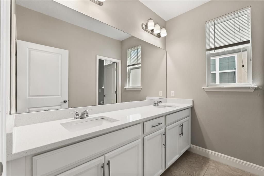 合同活跃: $499,999 (3 贝兹, 2 浴室, 2154 平方英尺)