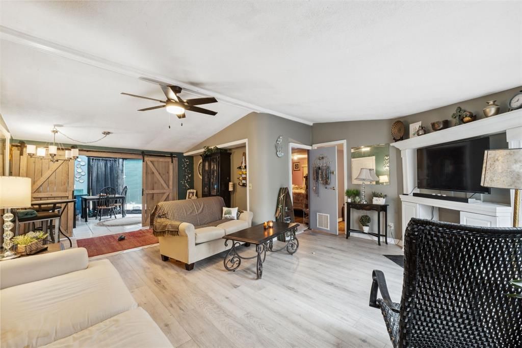 For Sale: $145,000 (3 beds, 2 baths, 960 Square Feet)