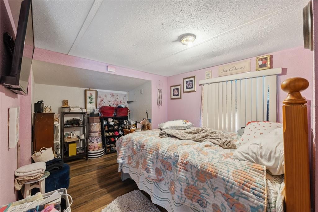 For Sale: $145,000 (3 beds, 2 baths, 960 Square Feet)