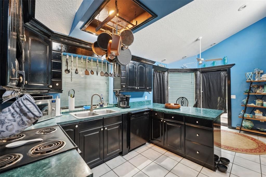 For Sale: $145,000 (3 beds, 2 baths, 960 Square Feet)