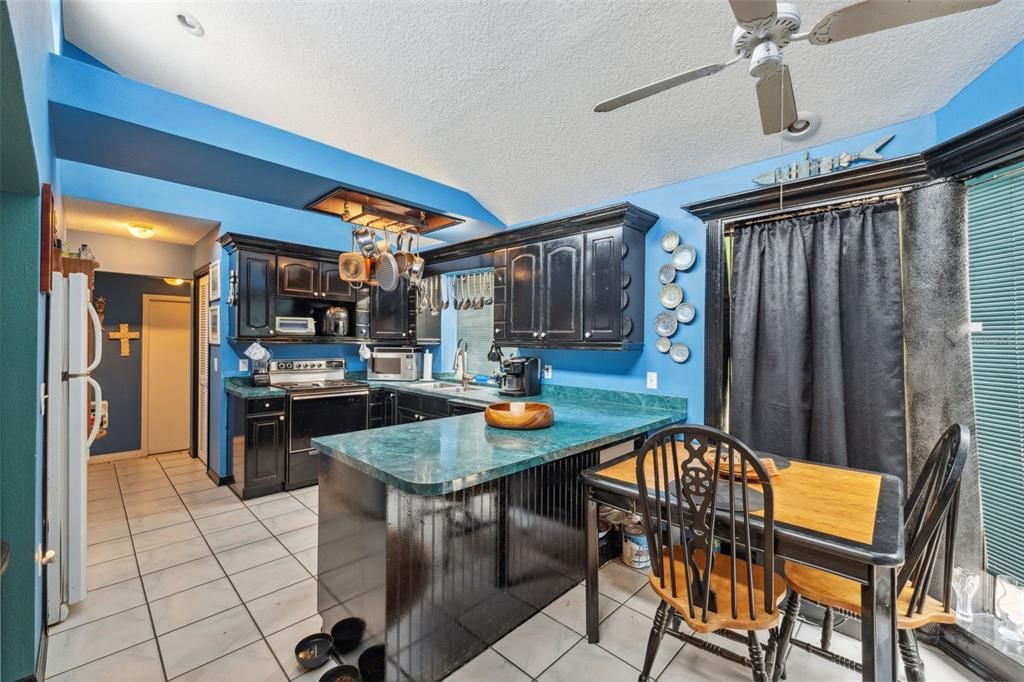 For Sale: $145,000 (3 beds, 2 baths, 960 Square Feet)