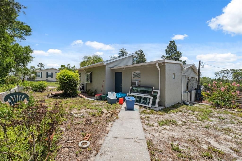 For Sale: $145,000 (3 beds, 2 baths, 960 Square Feet)