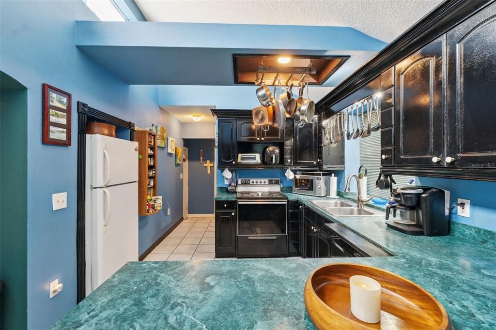 For Sale: $145,000 (3 beds, 2 baths, 960 Square Feet)