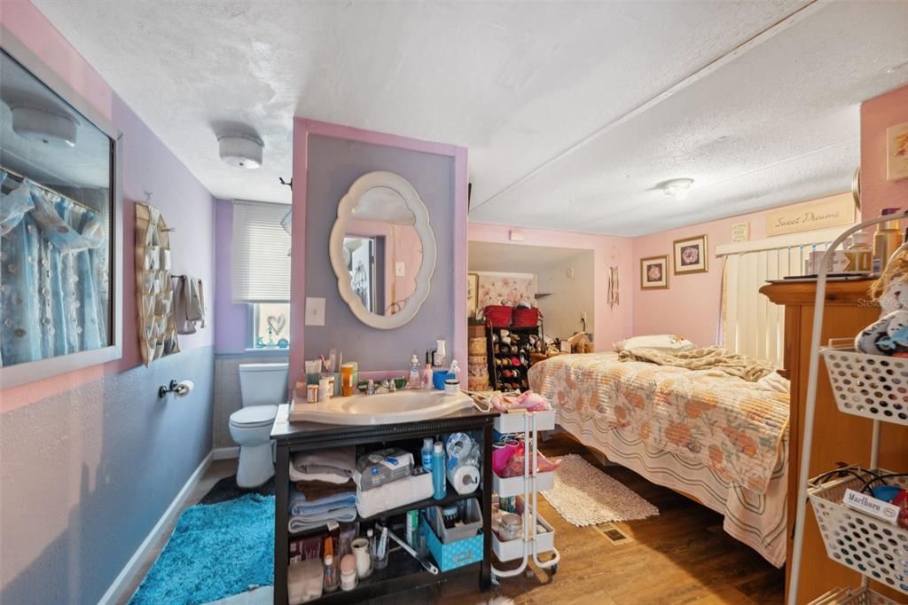 For Sale: $145,000 (3 beds, 2 baths, 960 Square Feet)