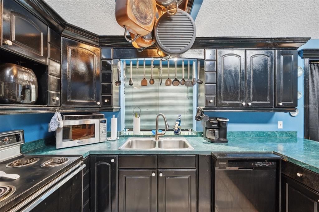 For Sale: $145,000 (3 beds, 2 baths, 960 Square Feet)