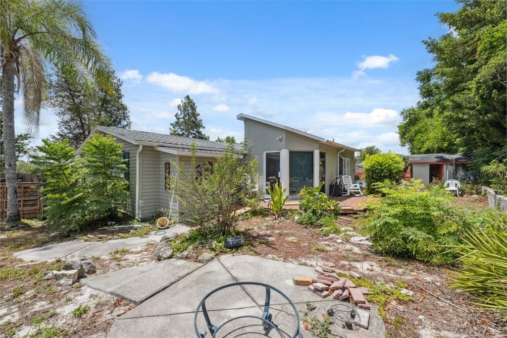 For Sale: $145,000 (3 beds, 2 baths, 960 Square Feet)