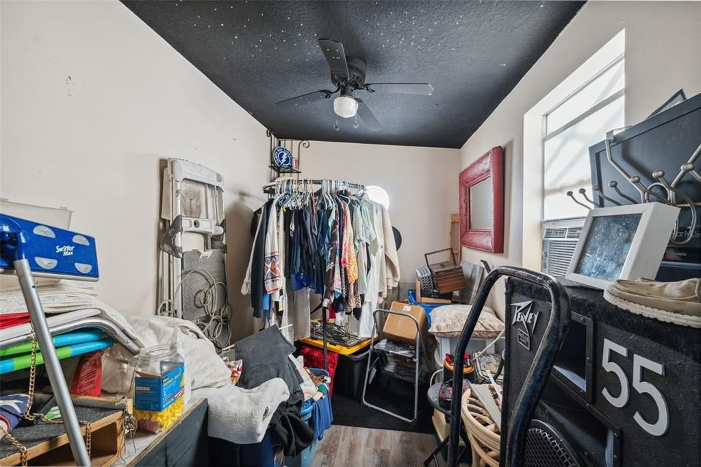 For Sale: $145,000 (3 beds, 2 baths, 960 Square Feet)