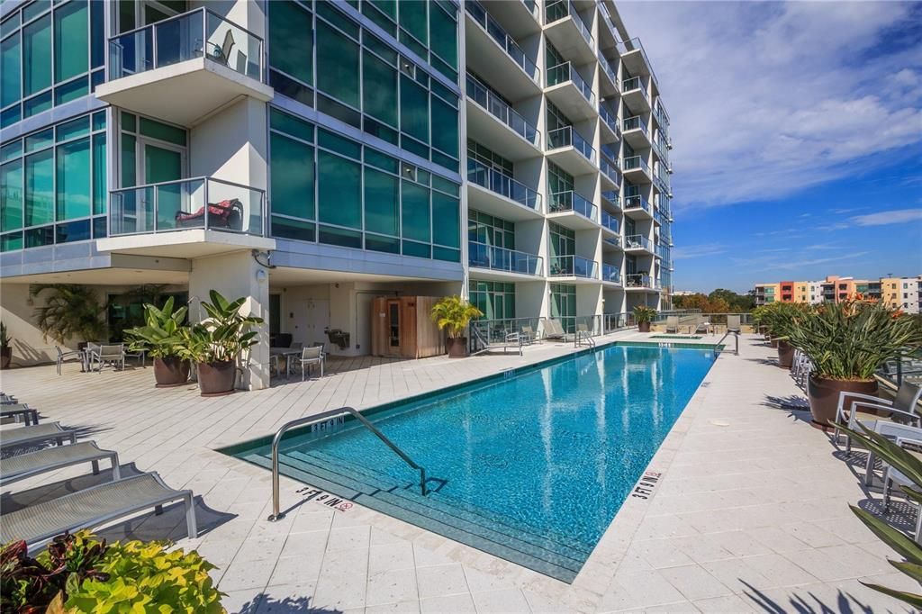 For Sale: $349,900 (2 beds, 2 baths, 1198 Square Feet)