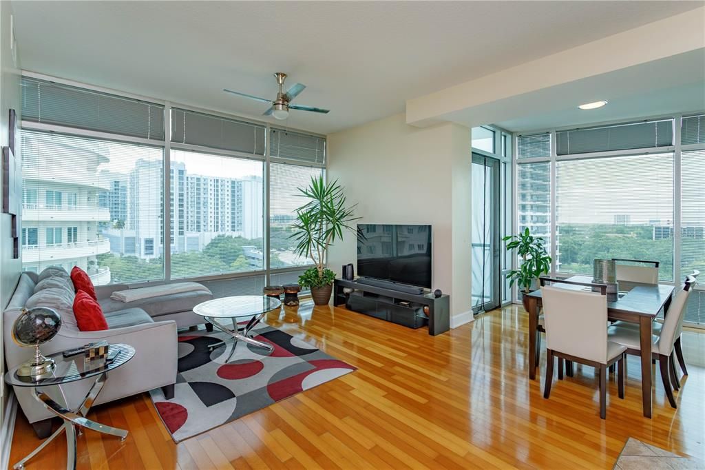 For Sale: $349,900 (2 beds, 2 baths, 1198 Square Feet)