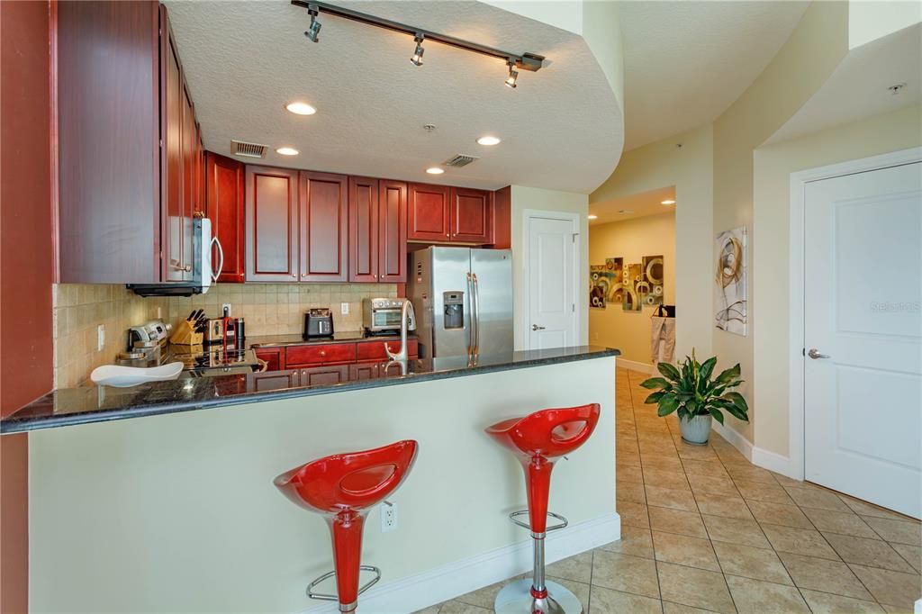 For Sale: $349,900 (2 beds, 2 baths, 1198 Square Feet)