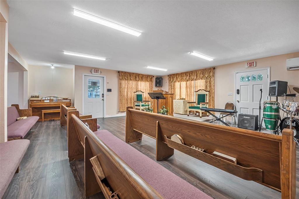 待售: $575,000 (2 贝兹, 1 浴室, 1104 平方英尺)