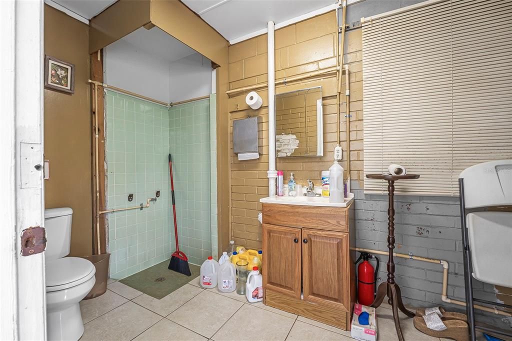 待售: $575,000 (2 贝兹, 1 浴室, 1104 平方英尺)