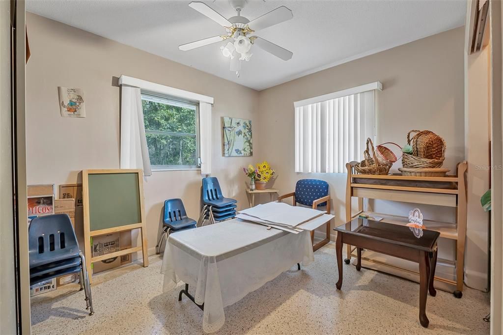 待售: $575,000 (2 贝兹, 1 浴室, 1104 平方英尺)