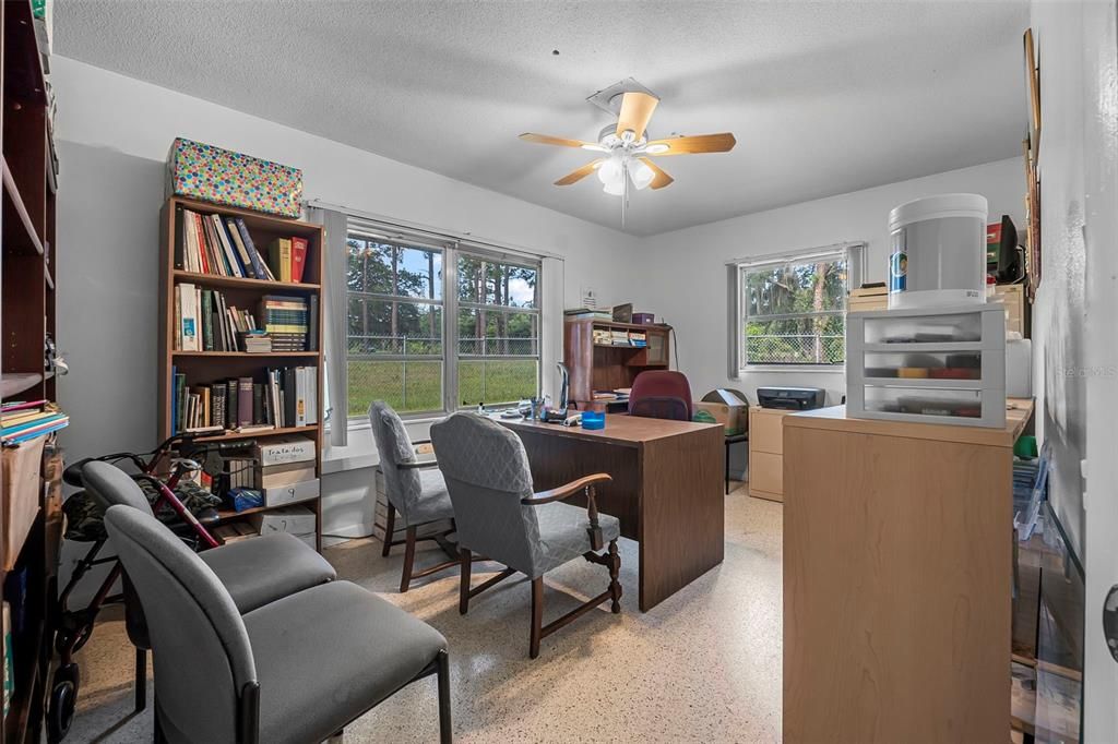 待售: $575,000 (2 贝兹, 1 浴室, 1104 平方英尺)