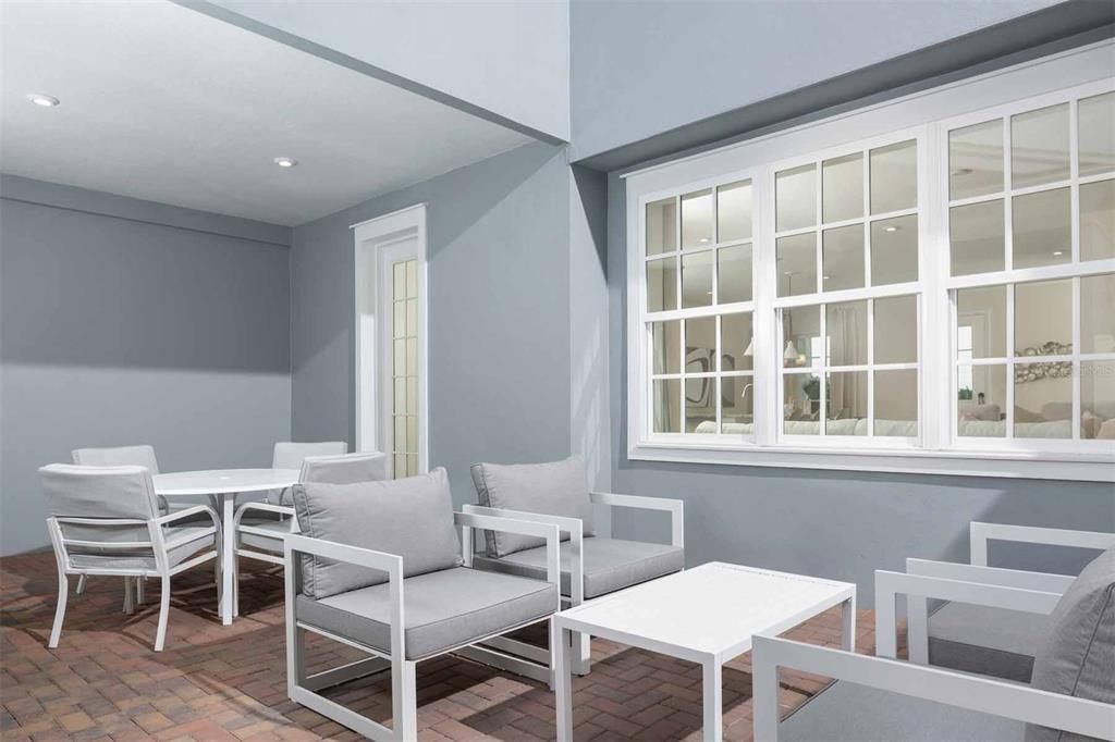 Под контрактом: $635,990 (3 спален, 2 ванн, 1628 Квадратных фут)