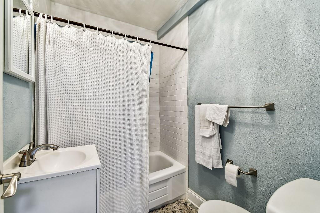 For Sale: $88,000 (1 beds, 1 baths, 708 Square Feet)