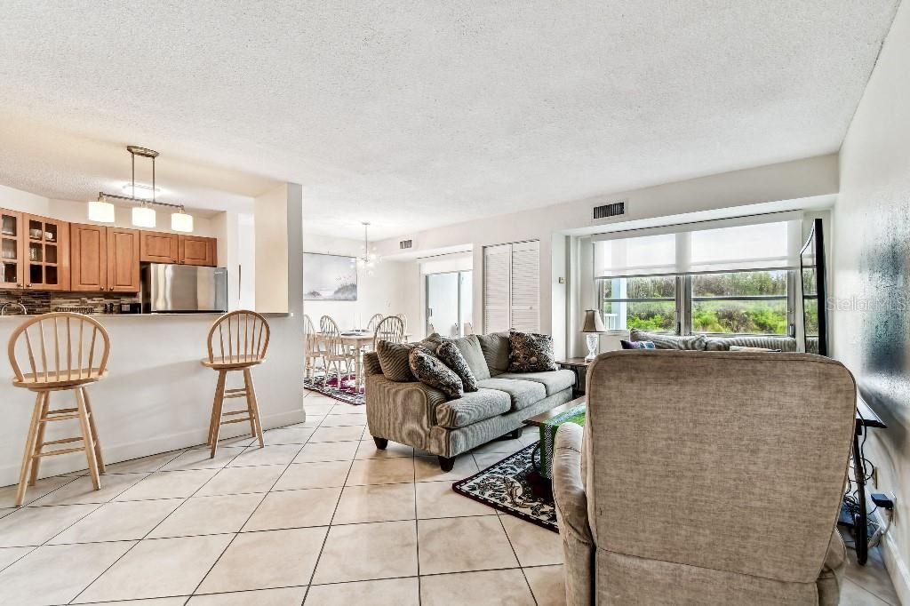 For Sale: $88,000 (1 beds, 1 baths, 708 Square Feet)