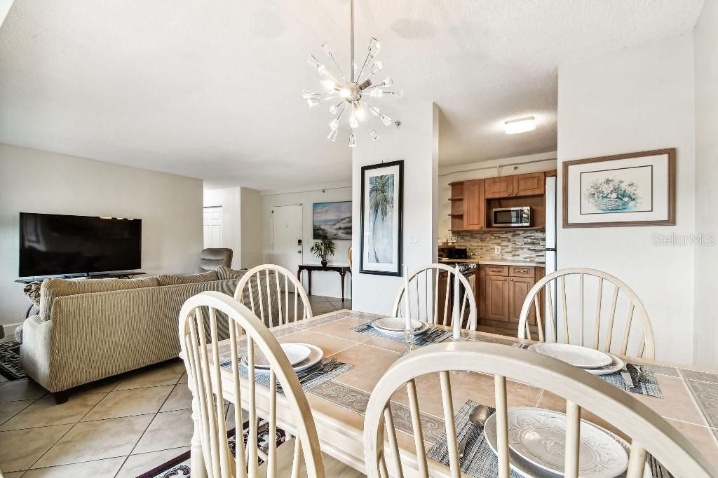 For Sale: $88,000 (1 beds, 1 baths, 708 Square Feet)