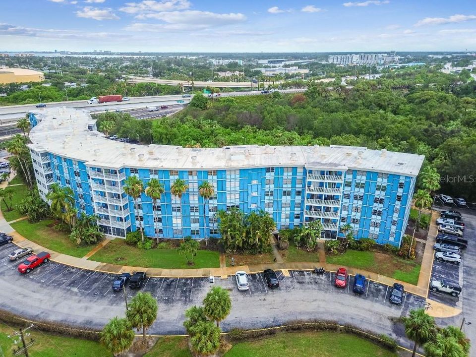 For Sale: $88,000 (1 beds, 1 baths, 708 Square Feet)