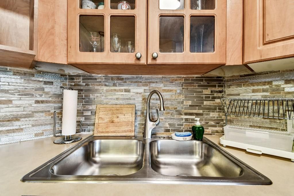 For Sale: $88,000 (1 beds, 1 baths, 708 Square Feet)