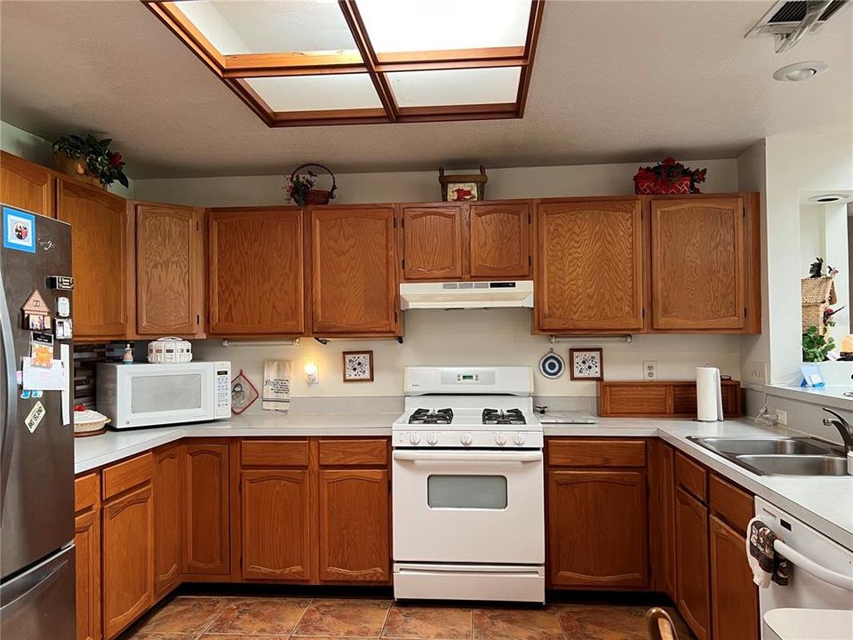 待售: $779,000 (4 贝兹, 3 浴室, 2250 平方英尺)