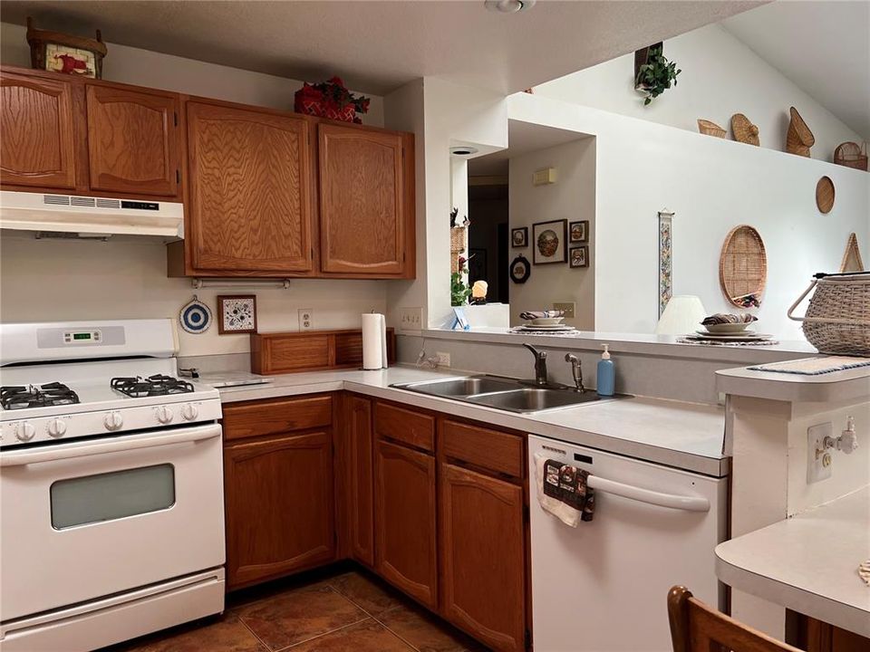 待售: $779,000 (4 贝兹, 3 浴室, 2250 平方英尺)