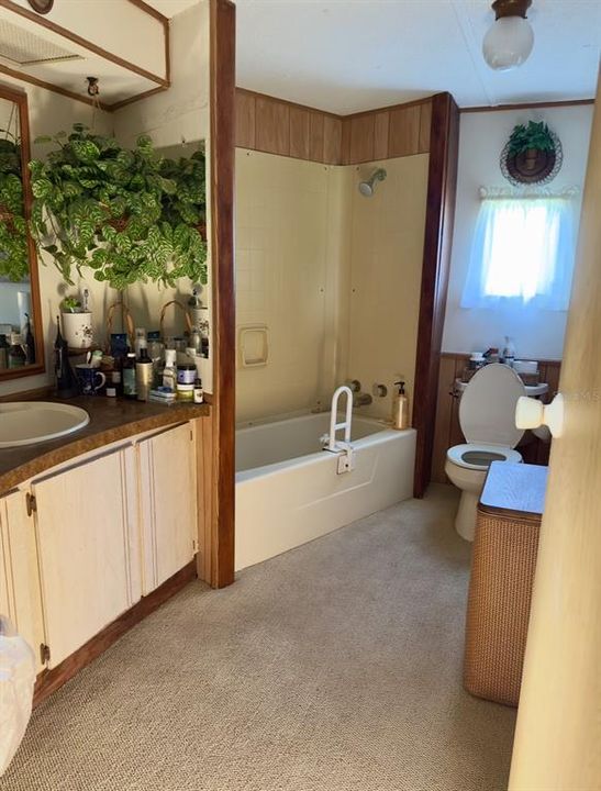 For Sale: $325,000 (3 beds, 2 baths, 924 Square Feet)