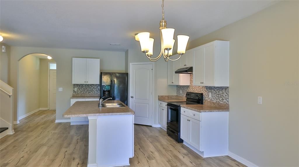 For Rent: $3,900 (5 beds, 3 baths, 3368 Square Feet)