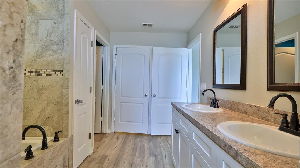 For Rent: $3,900 (5 beds, 3 baths, 3368 Square Feet)