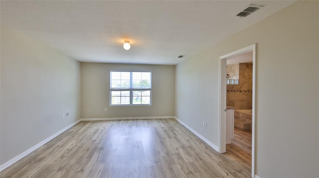 For Rent: $3,900 (5 beds, 3 baths, 3368 Square Feet)