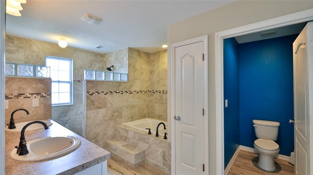 For Rent: $3,900 (5 beds, 3 baths, 3368 Square Feet)