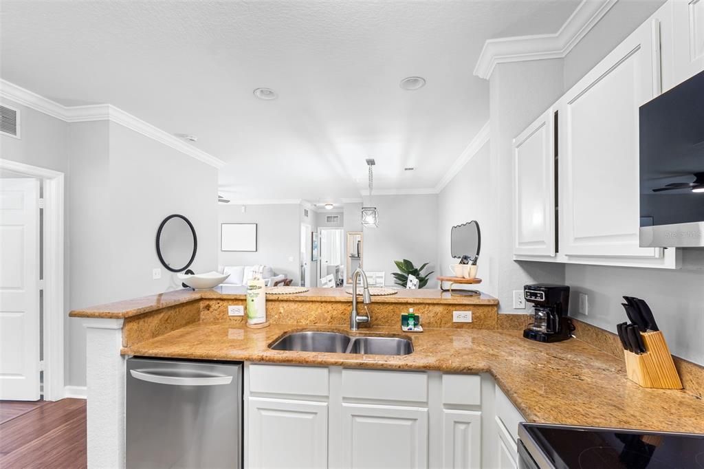 待售: $230,000 (3 贝兹, 2 浴室, 1244 平方英尺)