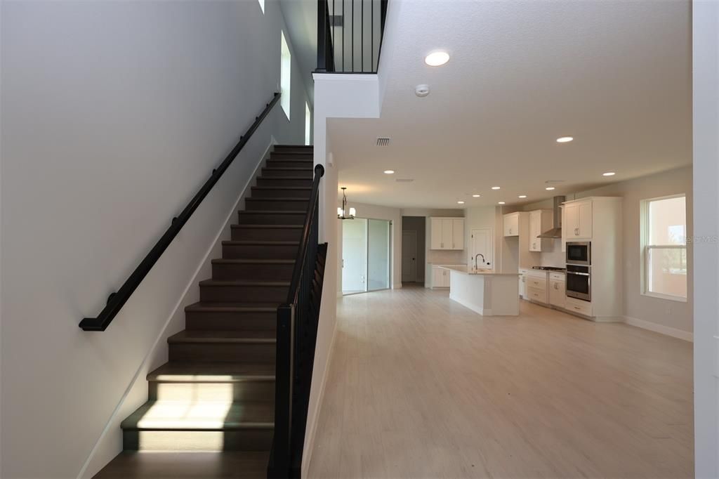 Под контрактом: $686,990 (4 спален, 3 ванн, 2780 Квадратных фут)