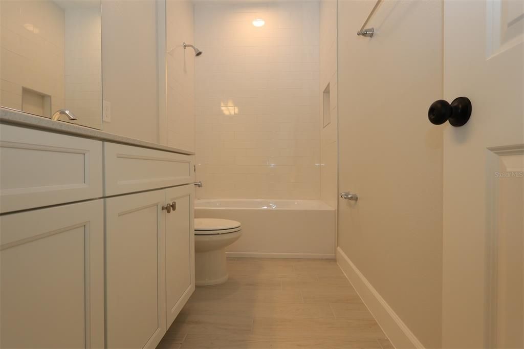 Под контрактом: $686,990 (4 спален, 3 ванн, 2780 Квадратных фут)