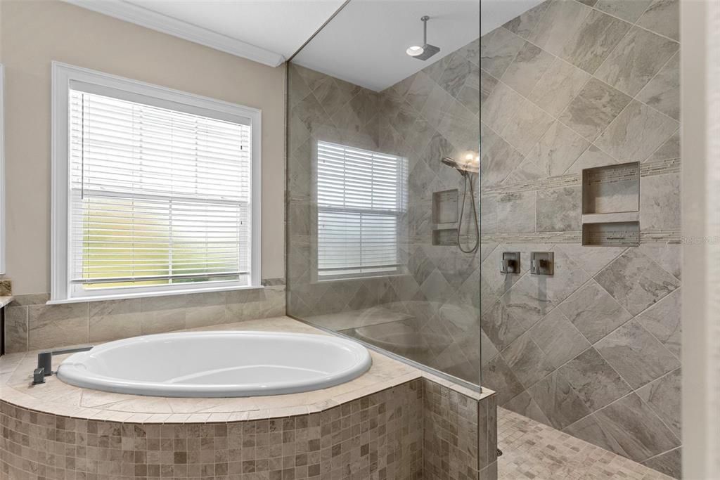 For Sale: $2,150,000 (5 beds, 4 baths, 4920 Square Feet)