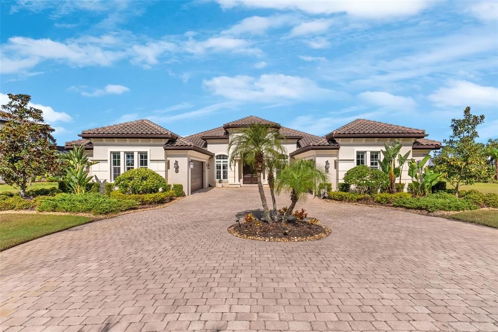 For Sale: $2,150,000 (5 beds, 4 baths, 4920 Square Feet)