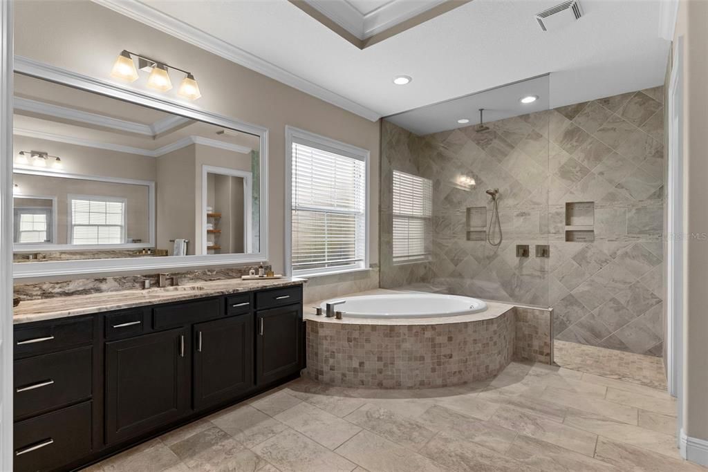 For Sale: $2,150,000 (5 beds, 4 baths, 4920 Square Feet)