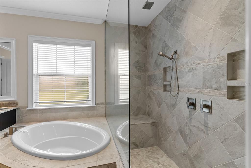 For Sale: $2,150,000 (5 beds, 4 baths, 4920 Square Feet)