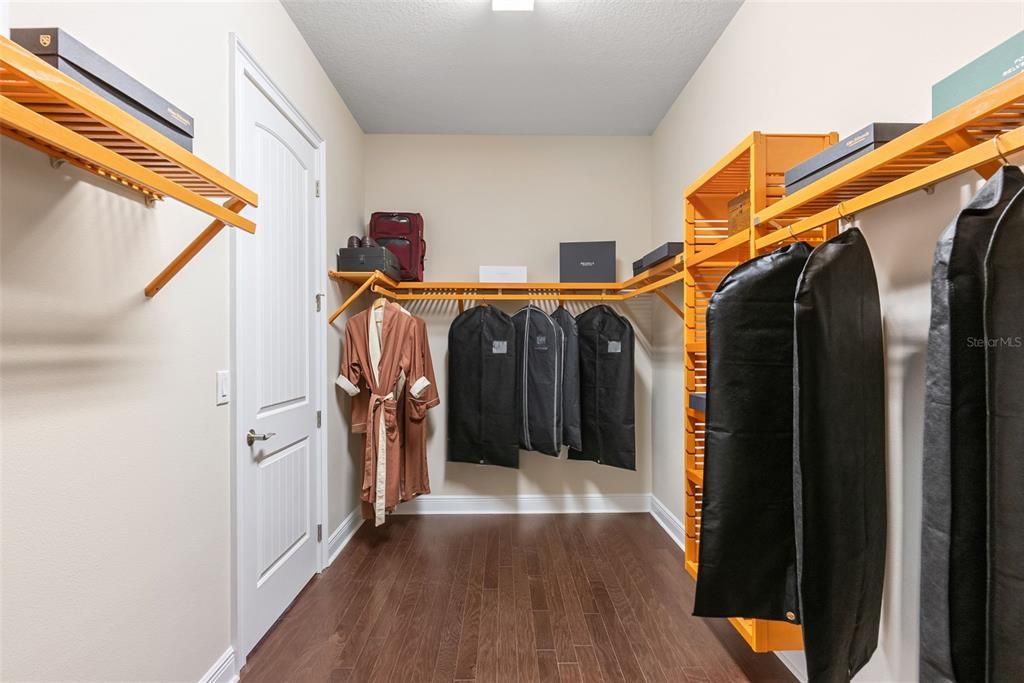 For Sale: $2,150,000 (5 beds, 4 baths, 4920 Square Feet)