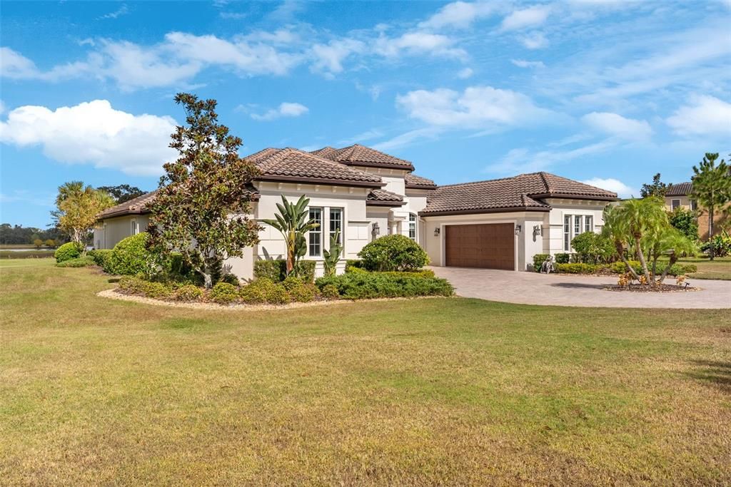 For Sale: $2,150,000 (5 beds, 4 baths, 4920 Square Feet)